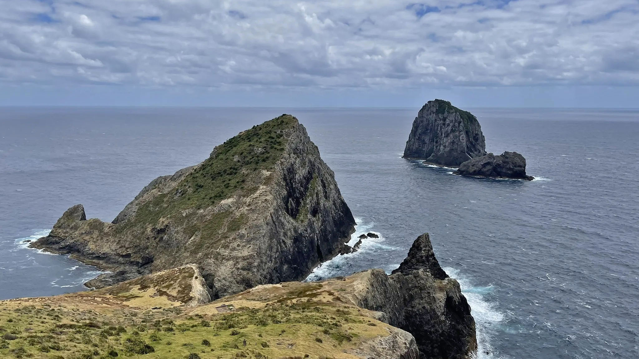 Hole In The Rock Cape Brett