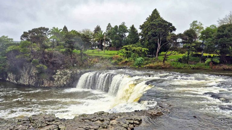 Haruru Falls